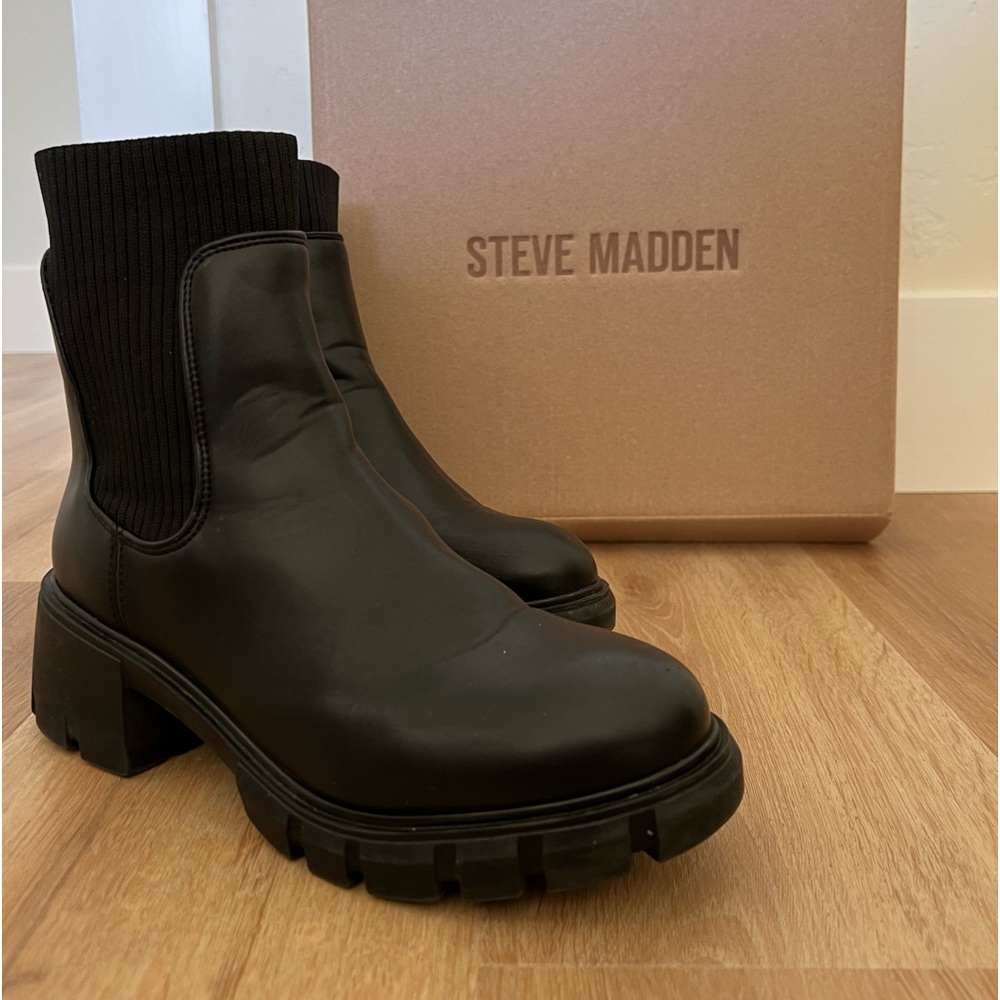 Steve Madden Hayle, Black Chunky Lug Soled Ankle Boot size 8.5
